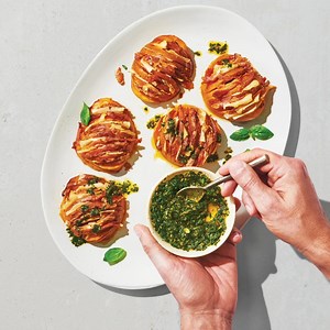 Add to your culinary expertise and perfect your skills in our Publix Aprons® cooking classes. | Publix