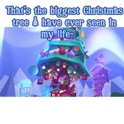 That's the biggest Christmas tree I've ever seen in my life- 🙏🙏 #adoptme #shorts #christmas #roblox