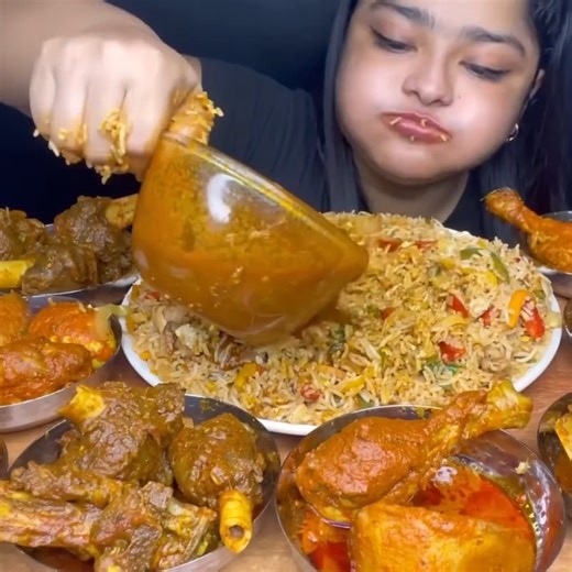 ASMR: EATING SPICY CHICKEN CURRY🔥 BASMATI RICE || #shorts #mukbangn#asmreating #mukbangasmr #asmr