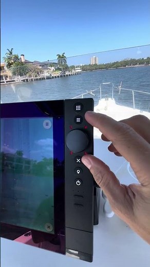 Simrad® NSS® 4 | Versatile Controls