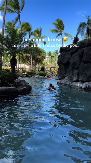 I do all the emotional work while he does the physical work. They’ll call me when someone starts to crash out , but for now I’m chillin 😎 lol #boymom #hawaii #vacation #play #parenting