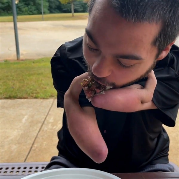 His First Time Trying Sushi! 😱 | Hiroyuki Terada - Sushi Master