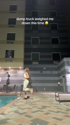 Ur girl gen 2.0 (@copycatterss)’s video of Truck