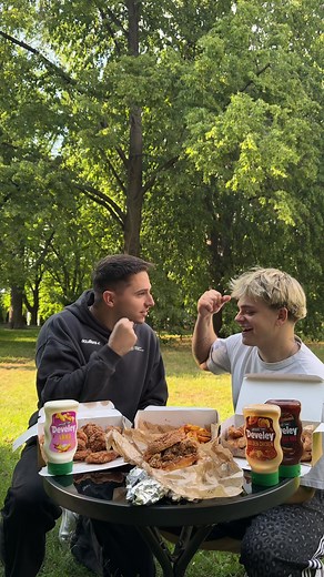 [współpraca reklamowa] @Develey Polska A wy próbowaliście już sosów Develey? Moim ulubionym jest Golden Chicken, a wasz? 💛 #RobiSięPyszniej #Develey