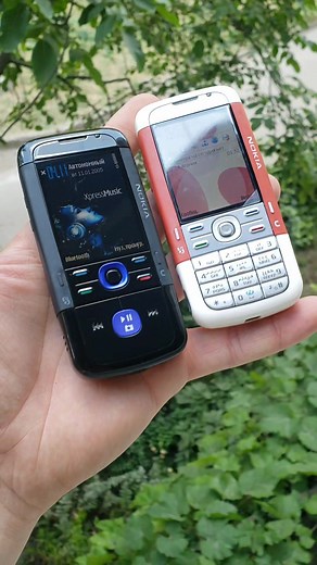 Nokia 5700 vs. Nokia 3250 Comparison