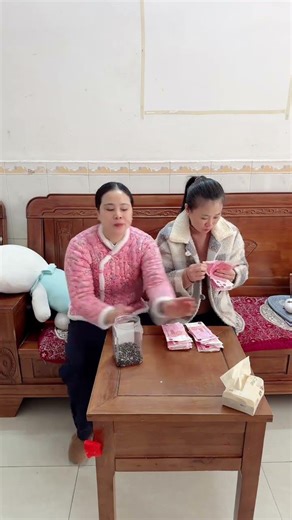 Daughter-in-law Back to Mother-in-law Routine - Hilarious 36-meter Meter Confusion