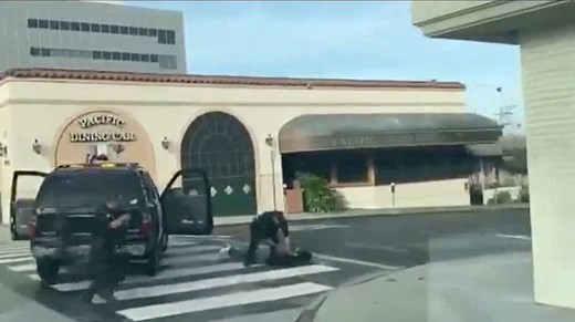 Looter explains his motive after being caught by police on Sunday near Wilshire and 26th. MORE: https://bit.ly/2Appseb | FOX 11 Los Angeles