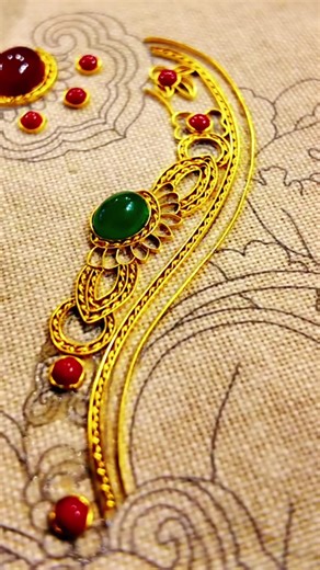 Gold wire lines, from the Millennium Royal Craft.#handmade #art #Gift