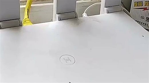 华为路由AX3支持WiFi6智能分频，多设备连接不卡顿，穿墙能力强，客厅卧室都能畅享高速网络，家庭观影、游戏无延迟。