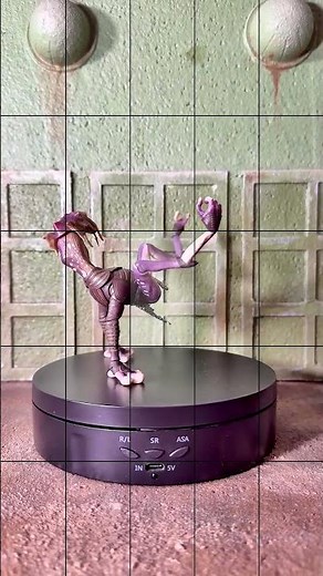 This Weird Alien Toy Moves In The Strangest Way!