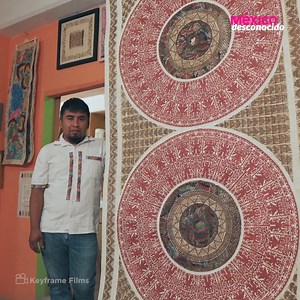 Conoce la historia y el increíble proceso para crear el papel amate en el municipio de San Pablito, Pahuatlán, Puebla. Descubre qué más hacer en tu siguiente visita a Pahuatlán: https://www.mexicodesconocido.com.mx/pahuatlan-un-lugar-secreto-entre-montanas.html Video: Keyframe Films | México Desconocido