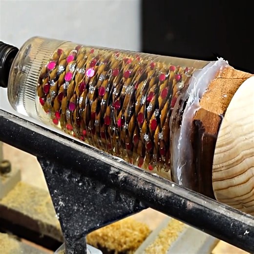 124K views · 1.2K reactions | Turning Resin, Pine Cone And Christmas Lights | DIY & Crafts | Facebook