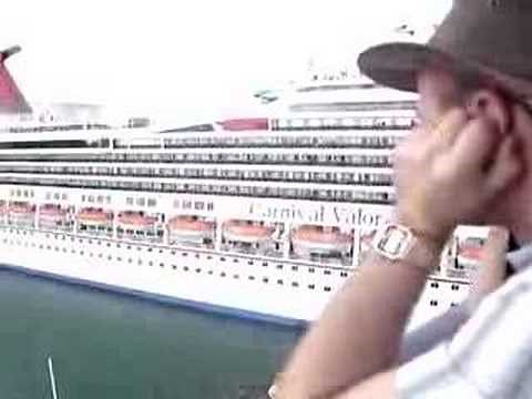 Cruise ship horn battle!!