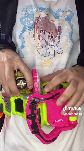 仮面ライダーのハイパームテキとガシャット