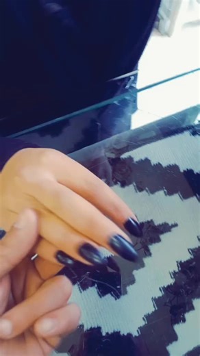 Exploring Metallic Objects: Close-Up Hand Interaction