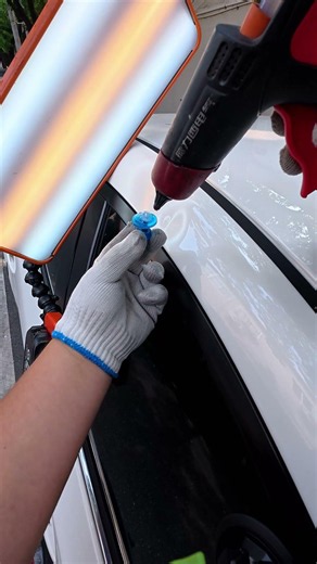 Randomly repairing dents caused by door openings on the roadside