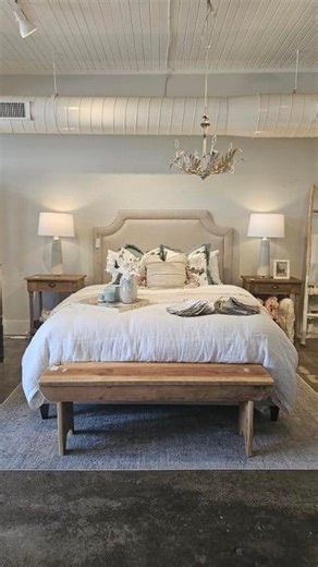 1.5K views | Vintage furniture for a country home. Pulling this look isn't easy actually especially in a sea of modern furniture and modern homes. Very nice  #furniture #decor #country #countryHome #countryside #countryLiving #modernFarmhouse #farm #Farmhouse #house #dreamHome | MamaDee Builds a House | Facebook