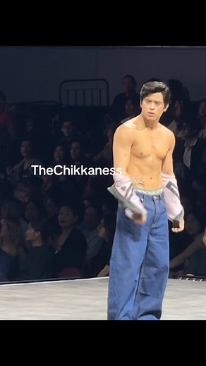 Grabeeee naman the abs of #KelvinMiranda yummyness! #BenchBodyOfWork #BenchFashionShow2025 #TheChikkaness | The Chikkaness