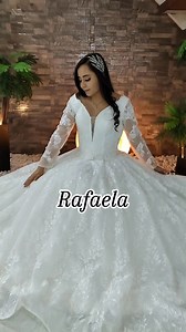 ✨👰 ¿Manga larga en tu vestido de novia? Sí… y te decimos por qué 🤍 La manga larga no solo es elegante, también: ✨ Aporta un look sofisticado y atemporal ✨ Realza los bordados y detalles del vestido ✨ Estiliza los brazos y equilibra la silueta ✨ Es ideal para bodas de iglesia, civiles o climas frescos ✨ Te hace sentir segura, femenina y muy novia En este video te mostramos 5 vestidos con manga larga, cada uno con una personalidad distinta… 💭 romántico, princesa, elegante, moderno o clásico. 👇