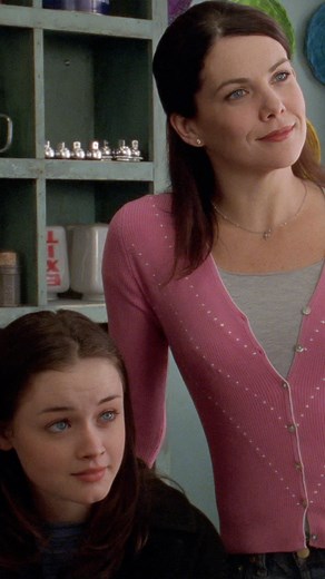 The first-ever Lorelai and Rory scene. 🥲 #GilmoreGirls is now streaming on Hulu. | Hulu