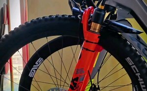 前叉已锁死，敢和我飙一下吗？