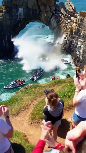 This is the moment a landmark vanished forever. #history