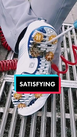 Innovative Spike Cleaning Method for Golf Shoes