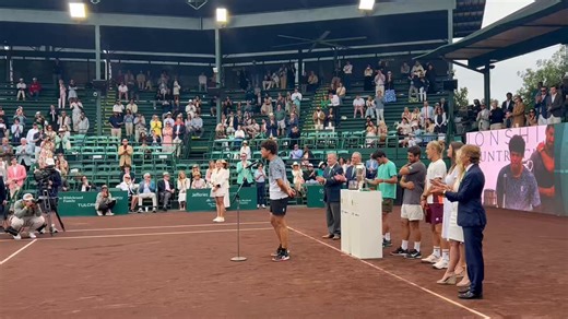 “I want to thank my partner Andy…sometimes I can be a clown. We’re a lot better now than we were in college when we got kicked out of the lineup as the No. 3 doubles team.”Funny moment during Ben Shelton’s post-match championship speech in Houston. @mensclaycourt #USClay 🧱