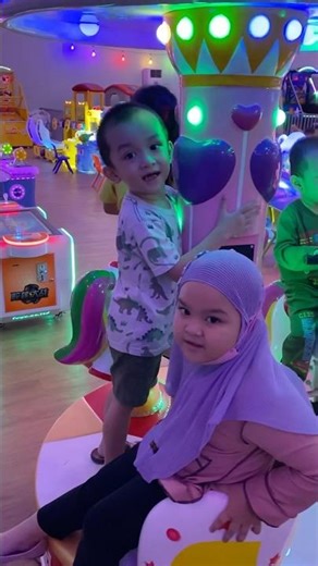 Naik kereta kencana #playground #mainananak #rafandarafarafie #bayilucu