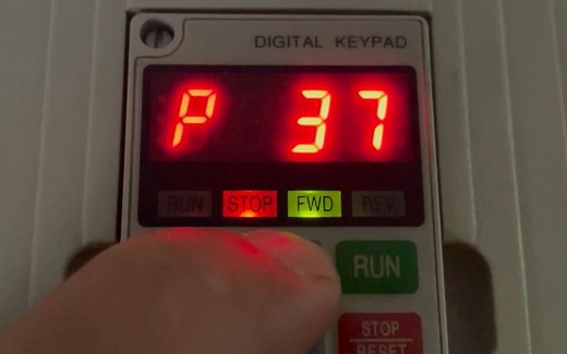 台达变频器（VFD-M）三线控制接线 （启动、停止、正反转、电位器）