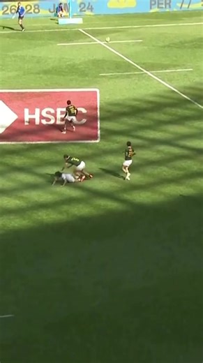 Be there for the bounce 🏉 Spiff with the quick pick up and TRY. #HSBCSVNS | USA Rugby