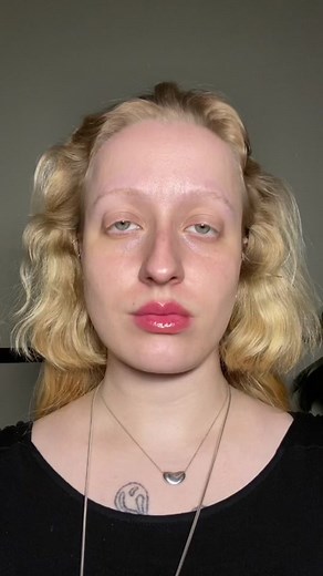 A monchromatic eye will always do it for me🖤 products used⬇️ @Smashbox Cosmetics photo finish primer @Makeup Revolution skin silk foundation and soft satin lipstick in Vibe Red @ColourPop Cosmetics twilight eyeshadow palette @Palladio Beauty ultimate 9 count eye shadow palettes @Saie dew blush in baby @Benefit Cosmetics pom pom blush @Pat McGrath Labs trio face palette @urban decay indie sleaze vice lip bond @Lilac St. individual 16 mm lashes @about-face beauty green gel liner @YSL Beauty lash