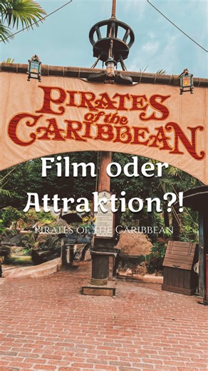 Film oder Attraktion?! Was war eigentlich zuerst da? Die Piraten Attraktion oder der Film? 🏴‍☠️ Die Antwort überrascht mehr, als man denkt 👀 💬 Was hättet ihr getippt? #disneypark #disneyland #piratesofthecaribbean #disney #waltdisney @Disney Parks *Unbezahlte Werbung*