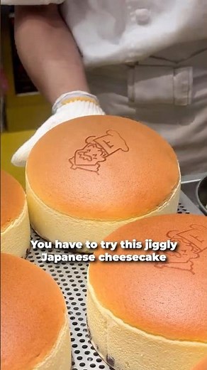 Crazy fluffy and jiggly cheesecake 🤯 Rikuro Ojisan, Osaka 🇯🇵
