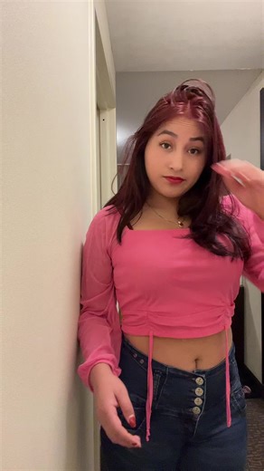 Fashion Inspiration: Stylish Crop Top and Jeans Outfit