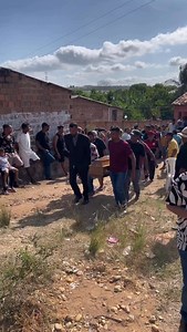 Hoje o povoado Catu Grande se entristece para dizer adeus a um homem cujo nome sempre foi sinônimo de bondade, fé e simplicidade. José Domingos, o nosso querido Bida, partiu deixando um rastro de saudade, mas também um legado de amor que o tempo jamais irá apagar. Homem evangélico, pai dedicado, avô carinhoso e bisavô presente, Bida foi daqueles que construíram sua história de cabeça erguida, com o coração entregue a Deus e as mãos sempre estendidas para o bem. Sua vida foi exemplo de humildade,