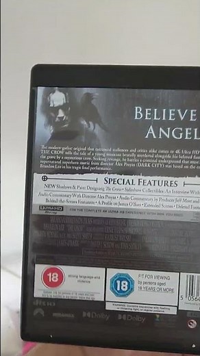 a closer look at the crow on 4k