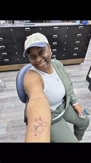 Entertainment Ink on Instagram: "From beautiful clients coming in yesterday and this morning, to hot fresh toys debuting today at 1pm at the gallery! So all my peeps who come in for Aliens, monsters,music and movie stuff. See you at 1pm! #lakesquaremall #neca #tattoos #alien #monsters"