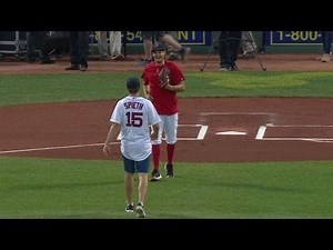 NYY@BOS: Spieth throws out ceremonial first pitch