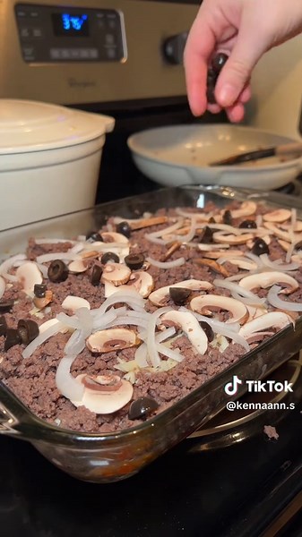 Easy Bubble Up Pizza Bake Recipe for Family Dinners