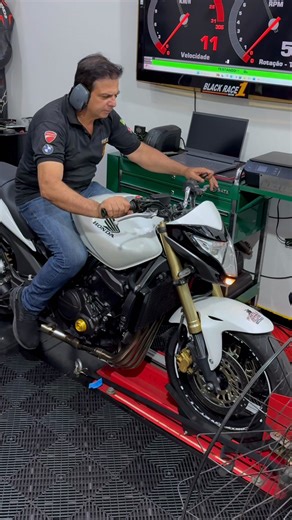 🔥 Honda Hornet 600 Dyno Test - The legendary Honda Hornet 600, powered by a 599cc inline‑four engine, shows its classic performance on the dyno. Watch this iconic naked bike deliver speed, torque, and the unmistakable Honda sound that made it a favorite worldwide. #HondaHornet600 #DynoTest #NakedBike #MotoPerformance #BikeLife | Top Speed 2R
