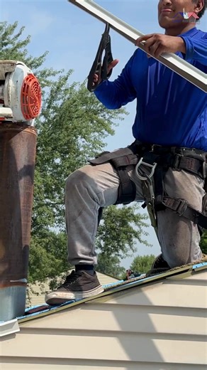 A drip edge is a narrow metal flashing installed at the edges of your roof. It directs water away from the fascia and into the gutters. Without it, water can run under the shingles and rot the roof deck and eaves. 📌 Many older homes were built without drip edges, which can lead to: Water intrusion behind siding Fascia board rot Mold growth under the roofline Compromised shingle integrity Some roofing companies still skip this step to save time or cost but we don’t. We install drip edges on ever