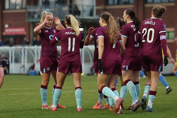 Burnley Women go back top of the table thanks to seventh straight league victory