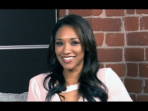 The Flash's Candice Patton Talks Iris & Barry's Potential For Romance & What's Next for Season 1