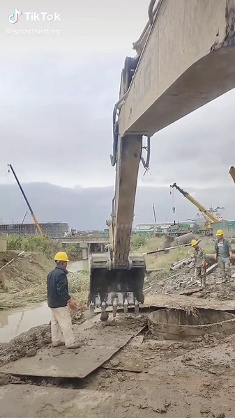 Funny Construction Site Fails and Bloopers