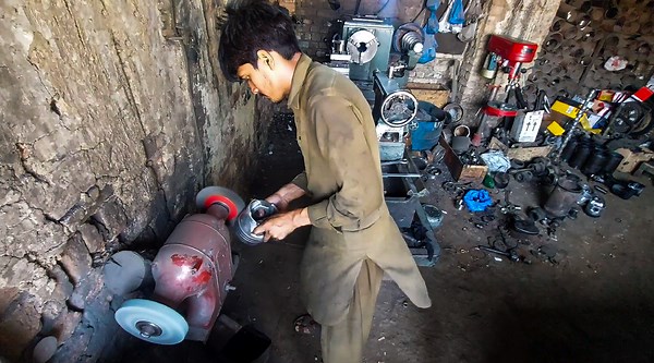 How Mechanics Rebuild the Powerful CAT 966E Loader Engine