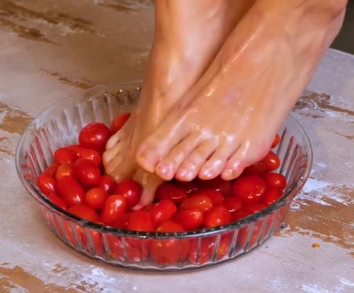 943K views · 3K reactions | She’ll Teach You the Secret to the Tastiest Pizza | 5-Minute Crafts | Facebook