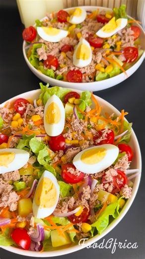 FOODAFRICA223✨🤍🥥 on Instagram: "SALADE AU THON Ingrédients : . Salade chêne . Concombre 🥒 . Pomme de terre 🥔 . Carottes 🥕 . Oignon rouge . Tomate cerises . Maïs 🌽 . Thon . Œufs 🥚 #salade#saladechêne#thon#recetteété#chaleur#canicule#healthyfood#delecious#recipes#recettefacile#recette#recettefacilerapide#ideerecette#recettemaison#repas#recettrerapideetsimple#fypシ#foodafrica223"