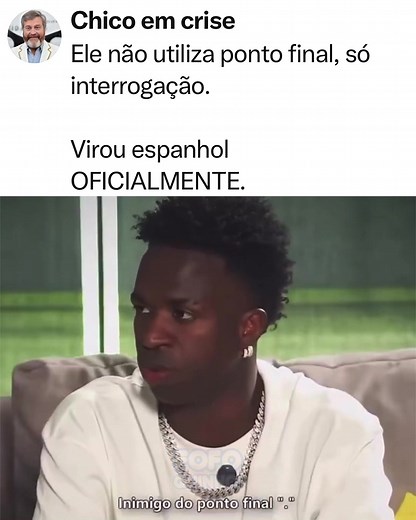 🗣️ VIROU ESPANHOL! O craque Vini Jr. virou assunto entre os internautas e divertiu a web após a repercussão de um trecho de sua entrevista recente. No registro que está dando o que falar nas redes sociais, os seguidores notaram um detalhe super curioso na forma de falar do jogador: a sua entonação ao terminar as frases, sem dar um ponto final, deixando tudo com um tom de interrogação. De forma super bem-humorada, o público associou o hábito ao longo tempo em que o atleta vive na Espanha, brinca