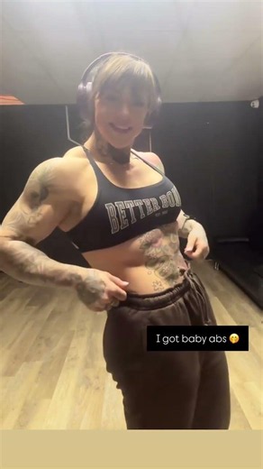 Insane Female Bodybuilder Physique & Ab Check! 💪